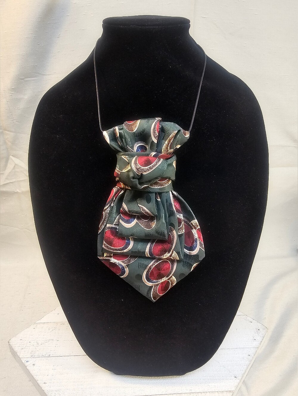 Women's Silk-Look Green Multicolor Circle Print Necktie Necklace